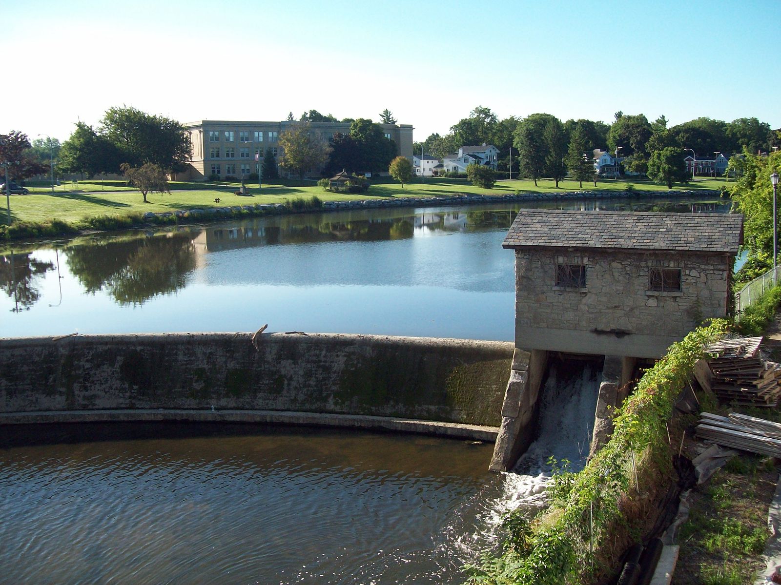 it-s-fish-vs-dams-and-the-dams-are-winning-moldy-chum